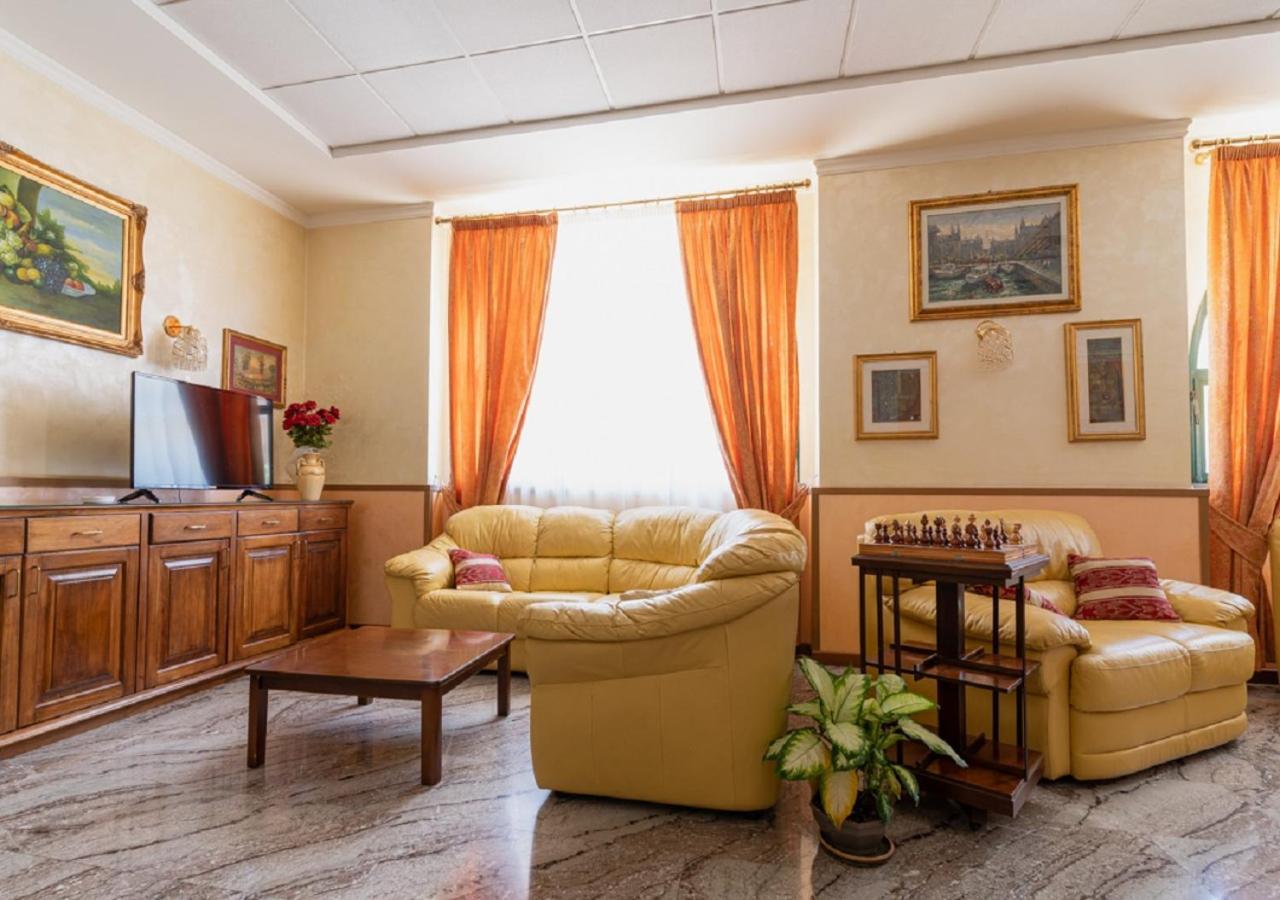 Hotel Villa Delle Rose Oristano Exteriör bild