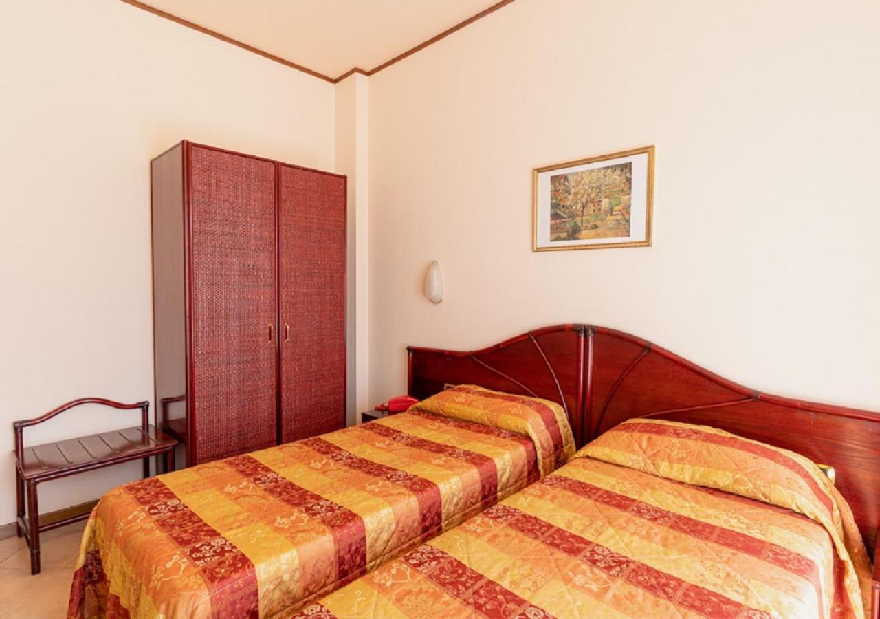Hotel Villa Delle Rose Oristano Exteriör bild
