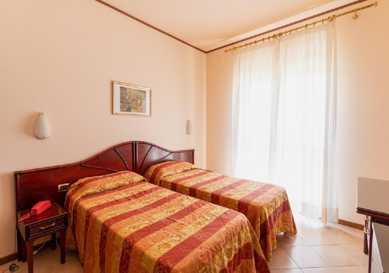 Hotel Villa Delle Rose Oristano Exteriör bild
