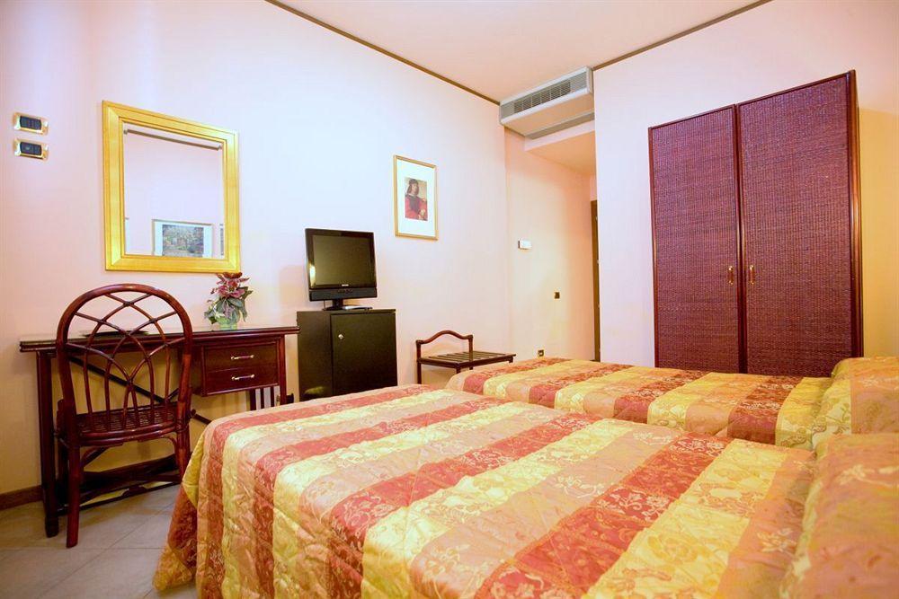 Hotel Villa Delle Rose Oristano Exteriör bild